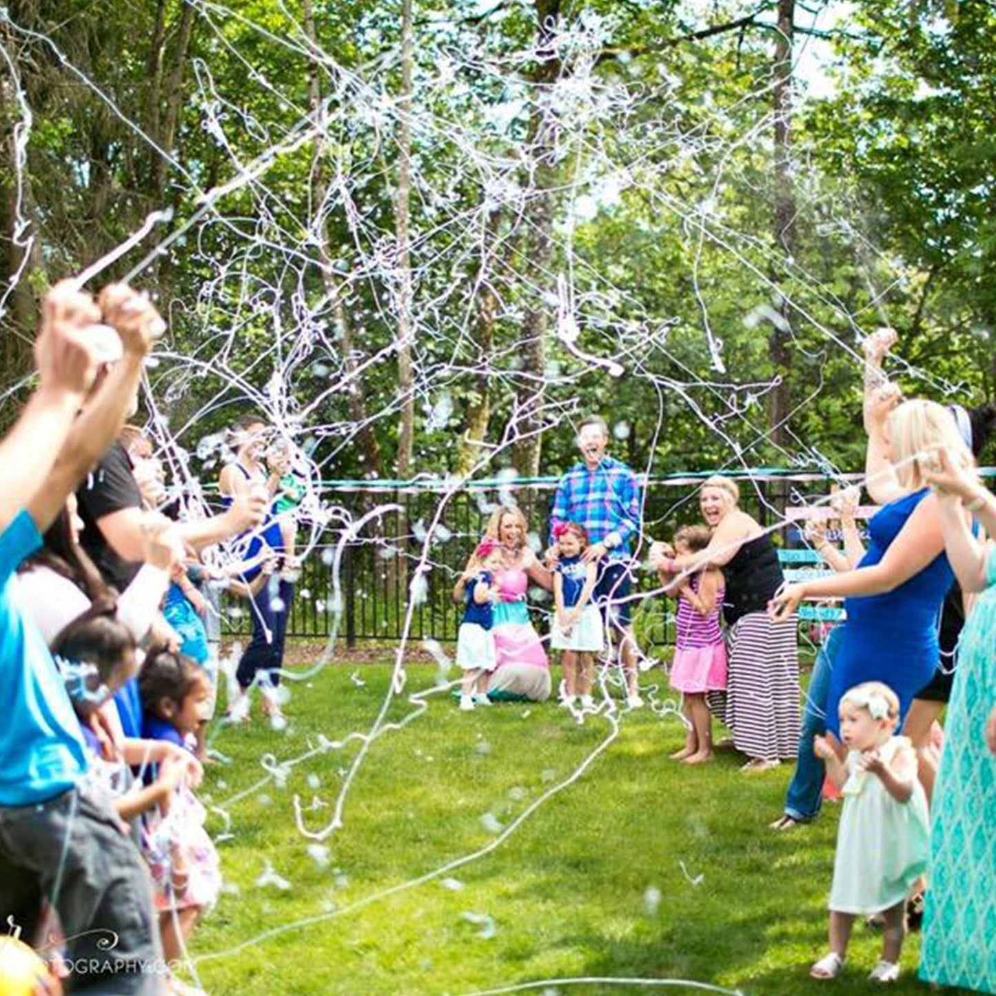 8082 Party Crazy Ribbon Spray used while doing parties and get-together celebrations and can be used by all kinds of people. 